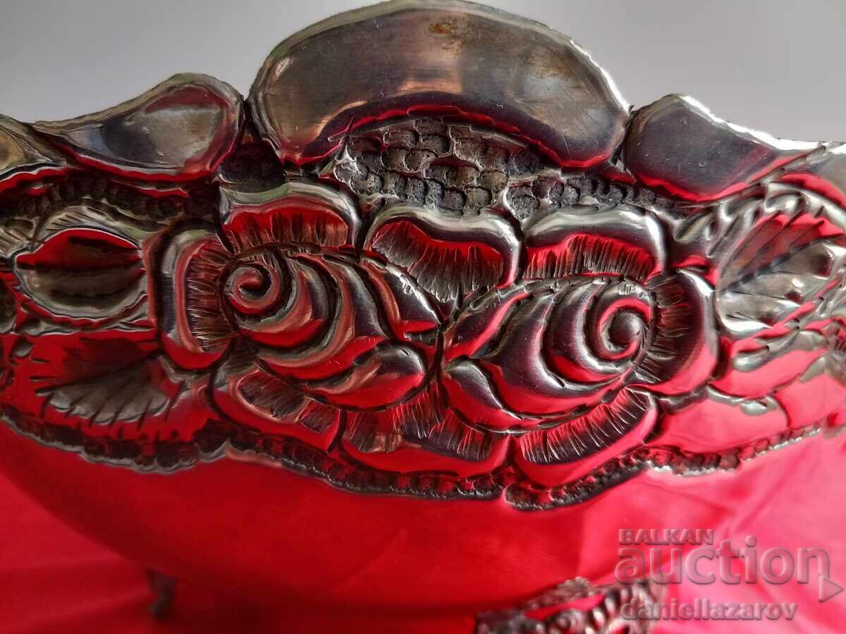 1900, Veche JARDINIERĂ Placată cu Argint, Fructieră, Grifoni cu preț € 55.00 | 107.57 BGN