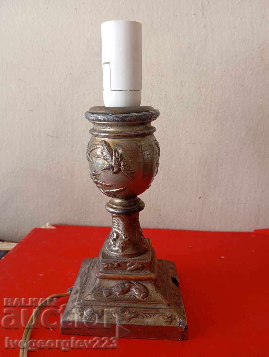 Veche lampă de masă