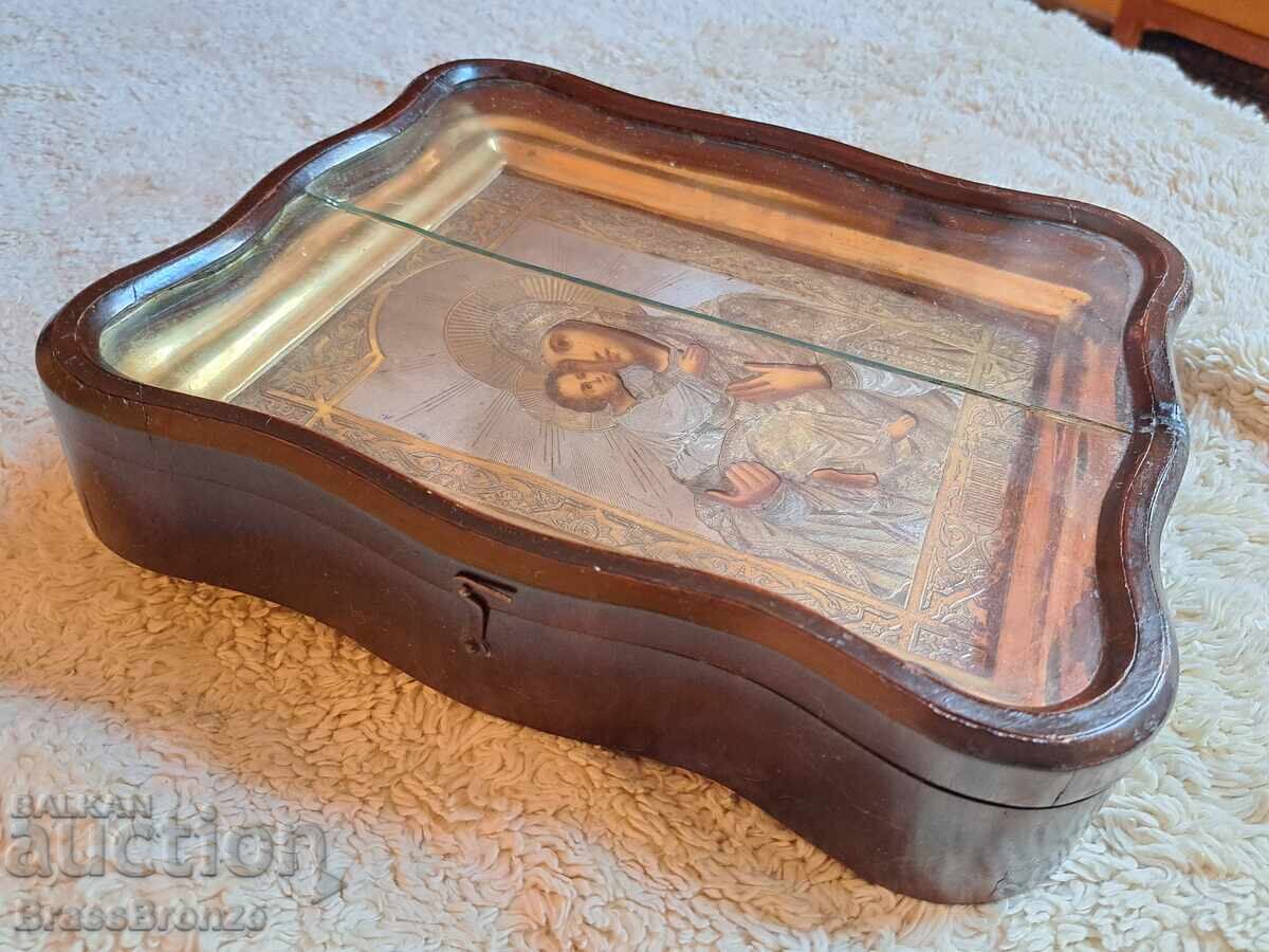 Icoană veche Maica Domnului din Vladimir în cutie de lemn cu preț € 490.00 | 958.36 BGN