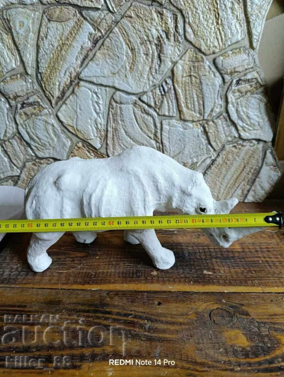 Доставка на Носорог ръчна изработка от Папиемаше