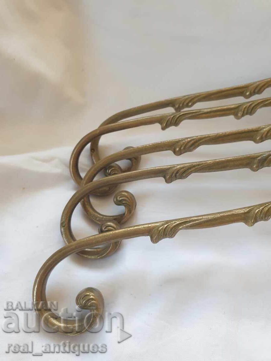 Παλιές μπρούτζινες κρεμάστρες με τιμή € 125.00 | 244.48 BGN