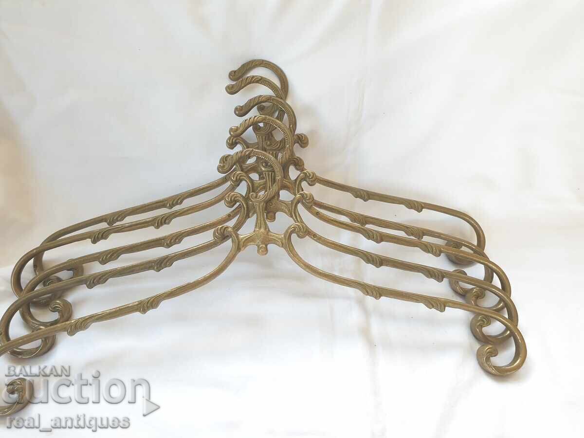 Παλιές μπρούτζινες κρεμάστρες