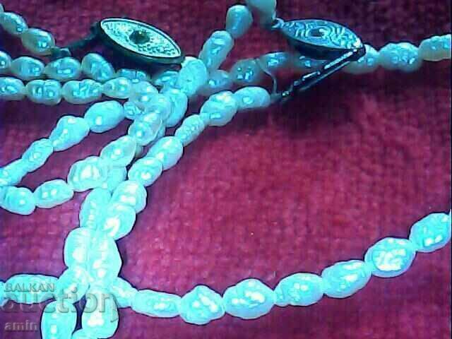 Licitație 2 buc. coliere vechi de perle frumoase