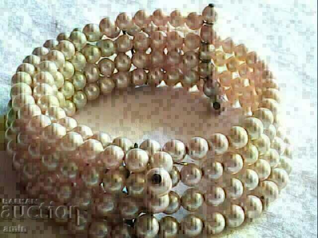 Delivery of old beautiful bracelet of 5 rows of pearls
