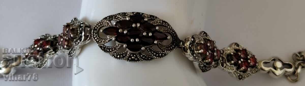 Licitație brățară din argint cu granat și marcazite