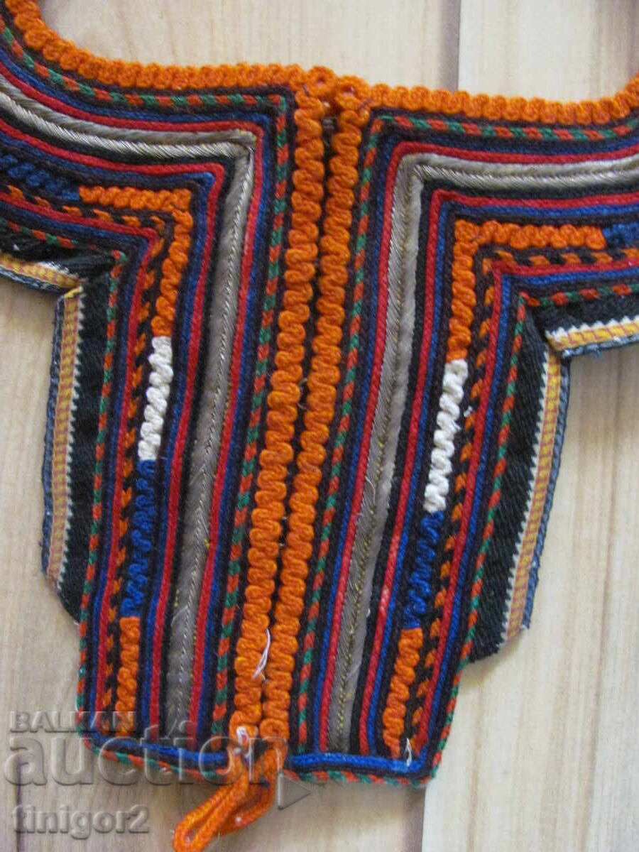 Licitație Secolul al XIX-lea, parte din costumul popular din regiunea Kiustendil Licitație Secolul al XIX-lea, parte din costumul popular din regiunea Kiustendil