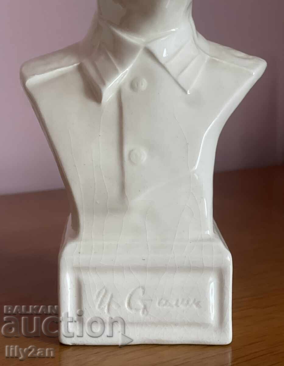Bust din faianță al lui Iosif Stalin cu preț € 100.00 | 195.58 BGN