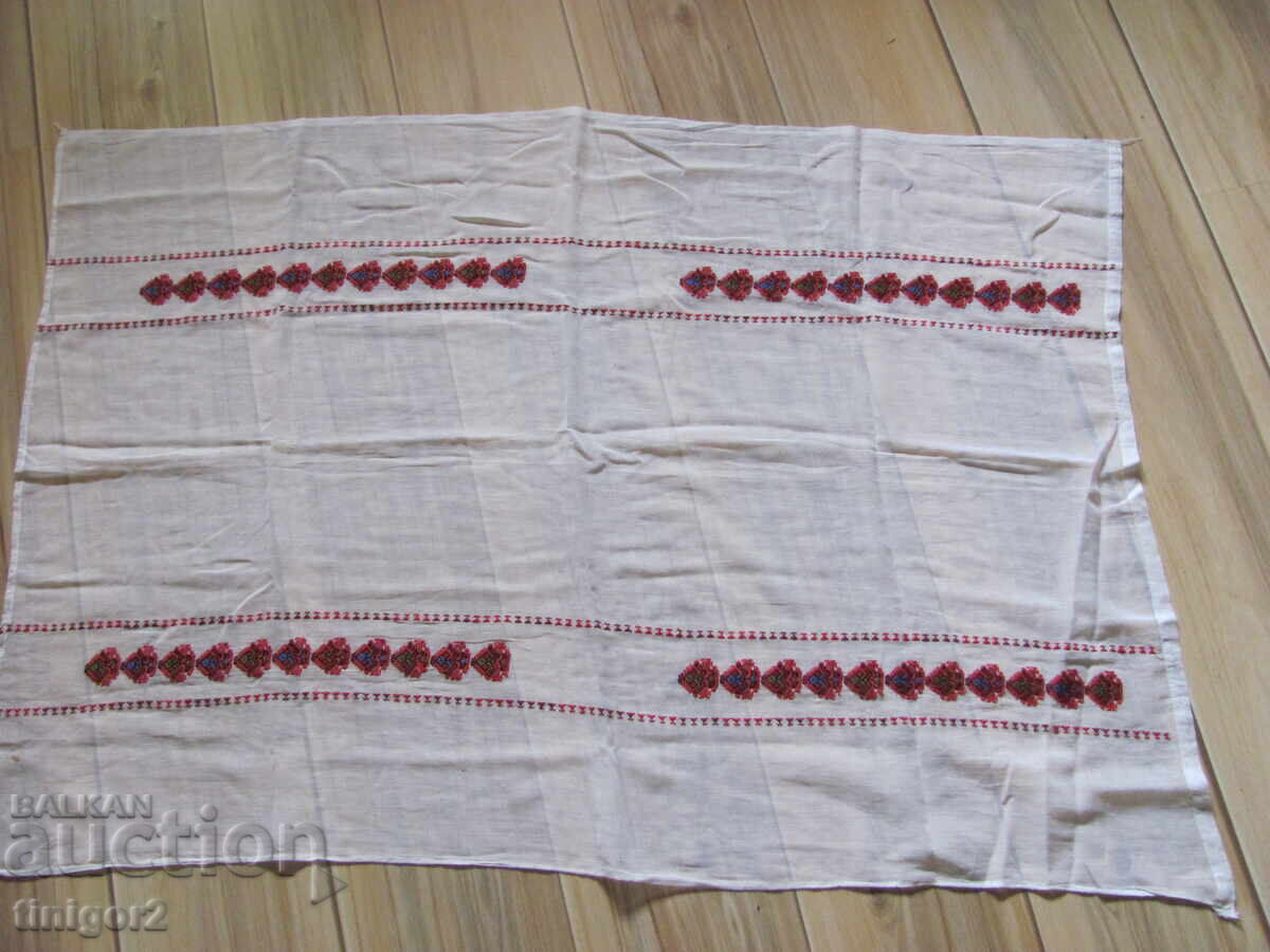 Față de masă cusută manual, caro, motive populare, 115x78 cm cu preț € 35.00 | 68.45 BGN