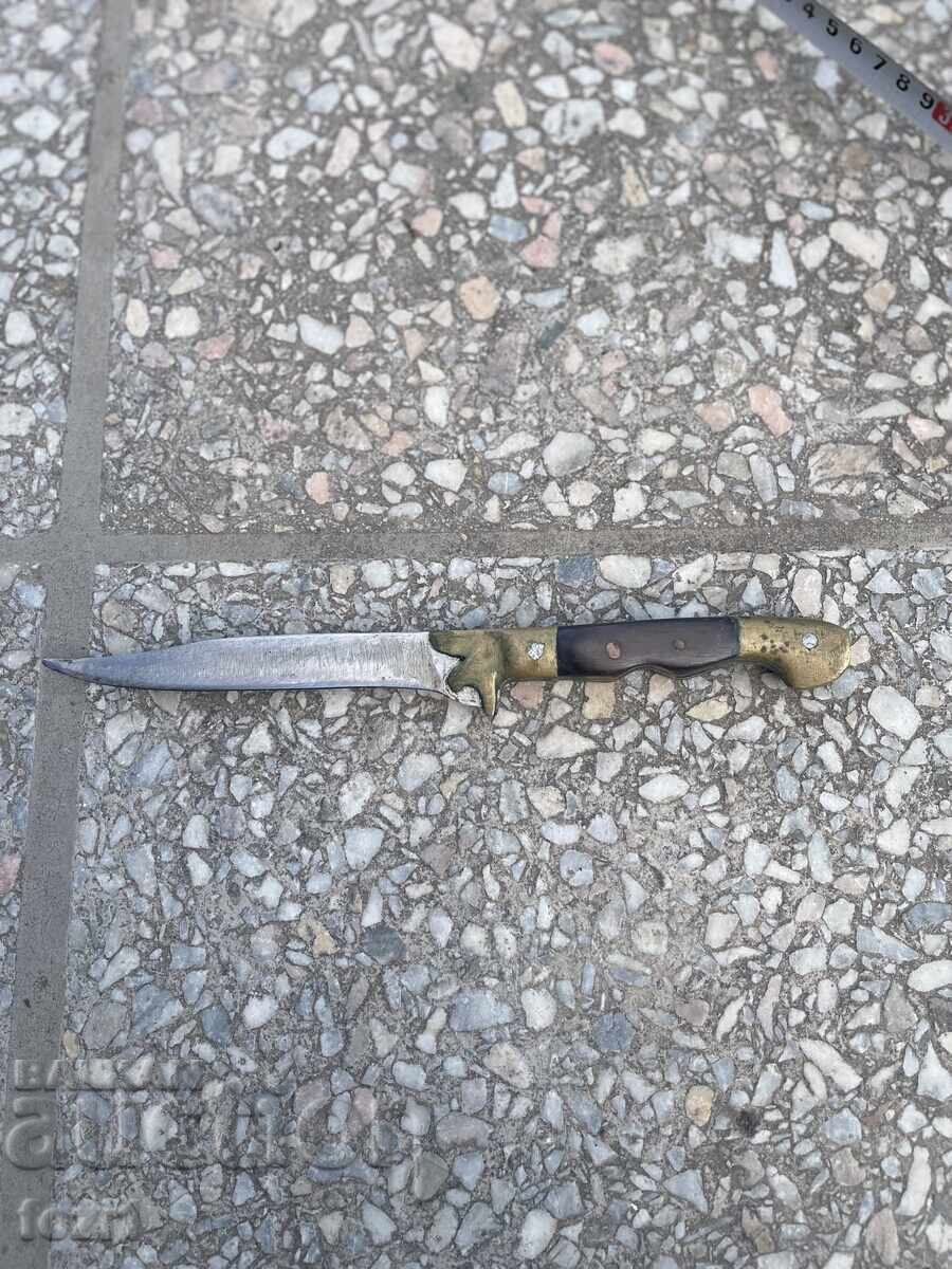 Cuțitul 2 cu preț € 15.00 | 29.34 BGN