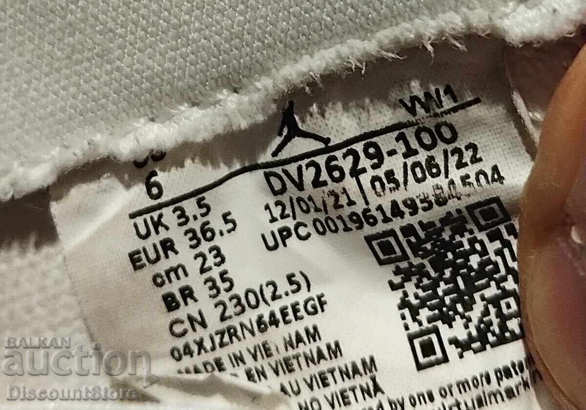 Licitație Adidași damă Nike Air Jordan 11 CMFT Low, culoarea „Glacier Blue“