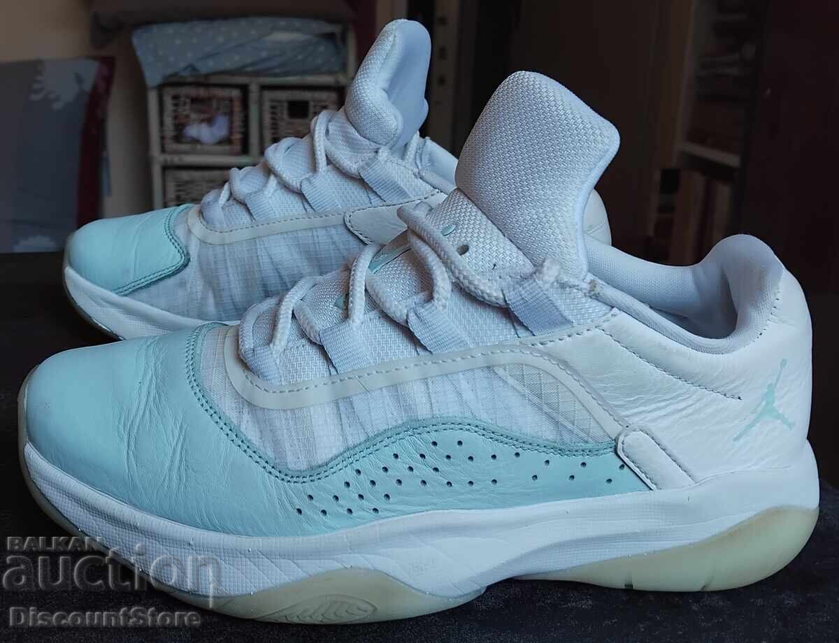 Adidași damă Nike Air Jordan 11 CMFT Low, culoarea „Glacier Blue“ - 5
