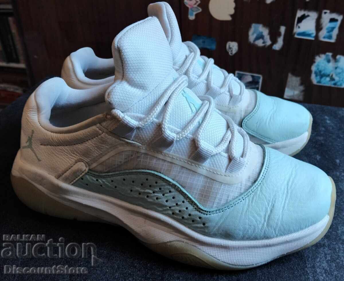 Adidași damă Nike Air Jordan 11 CMFT Low, culoarea „Glacier Blue“ - 6