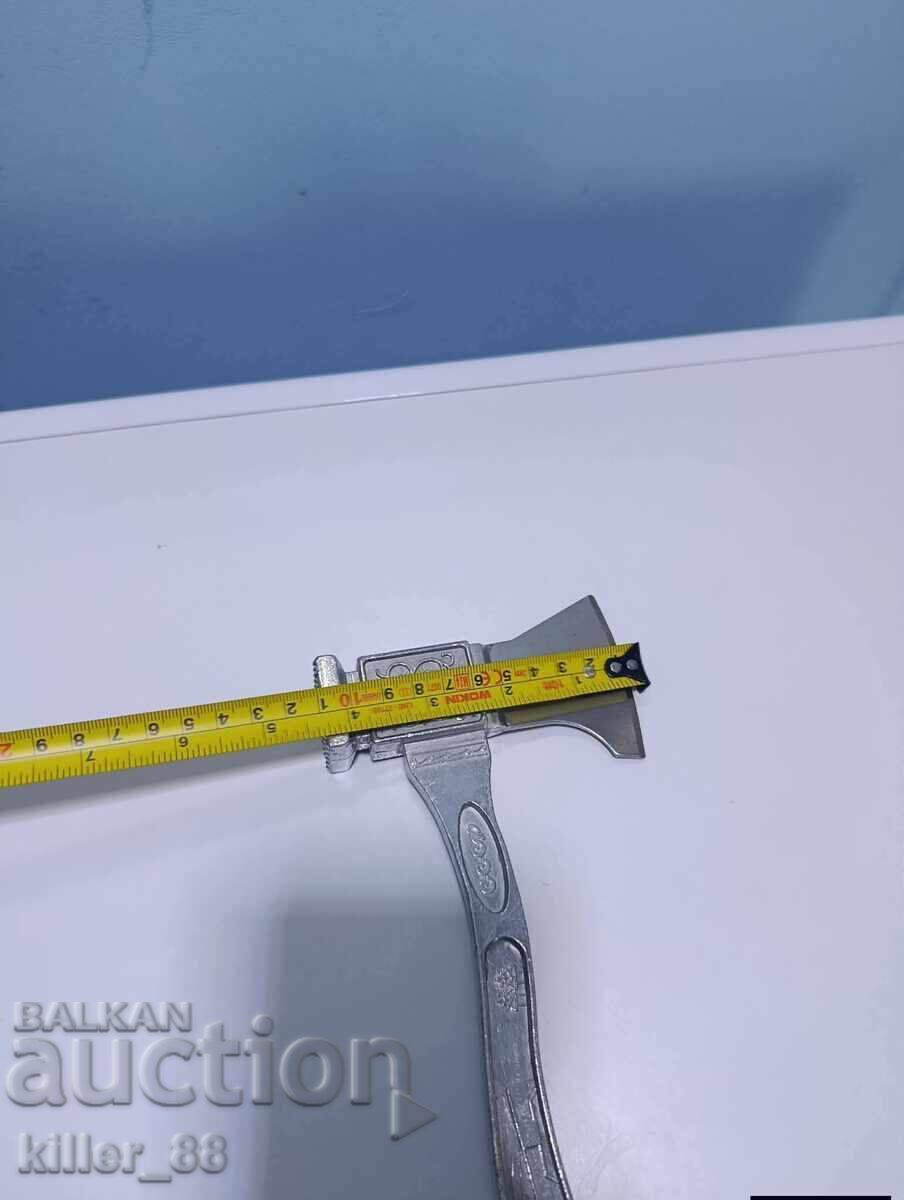 Δημοπρασία Σοβιετικό τσεκούρι με σφυρί για μπριζόλες