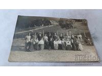 Φωτογραφία Άνδρες γυναίκες και κοριτσάκι