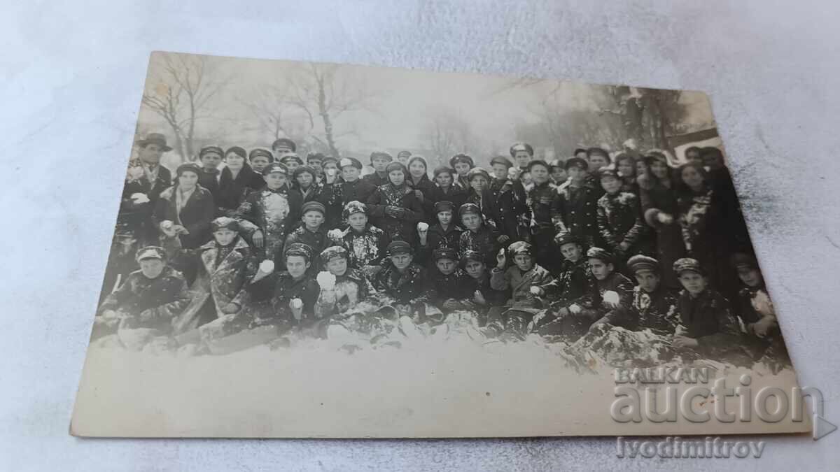 Photo: Students with their teachers in the park in winter