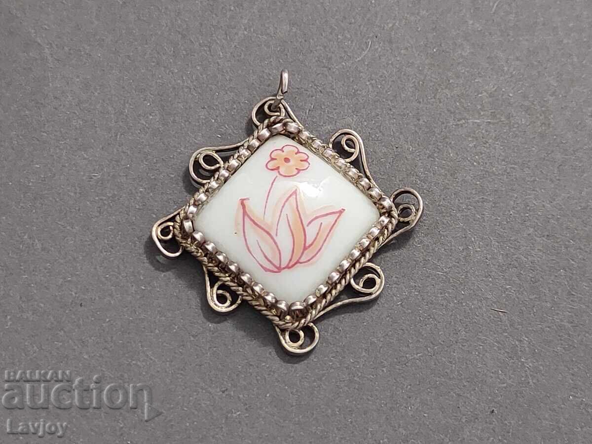 Pandantiv placat cu argint, medalion cu porțelan