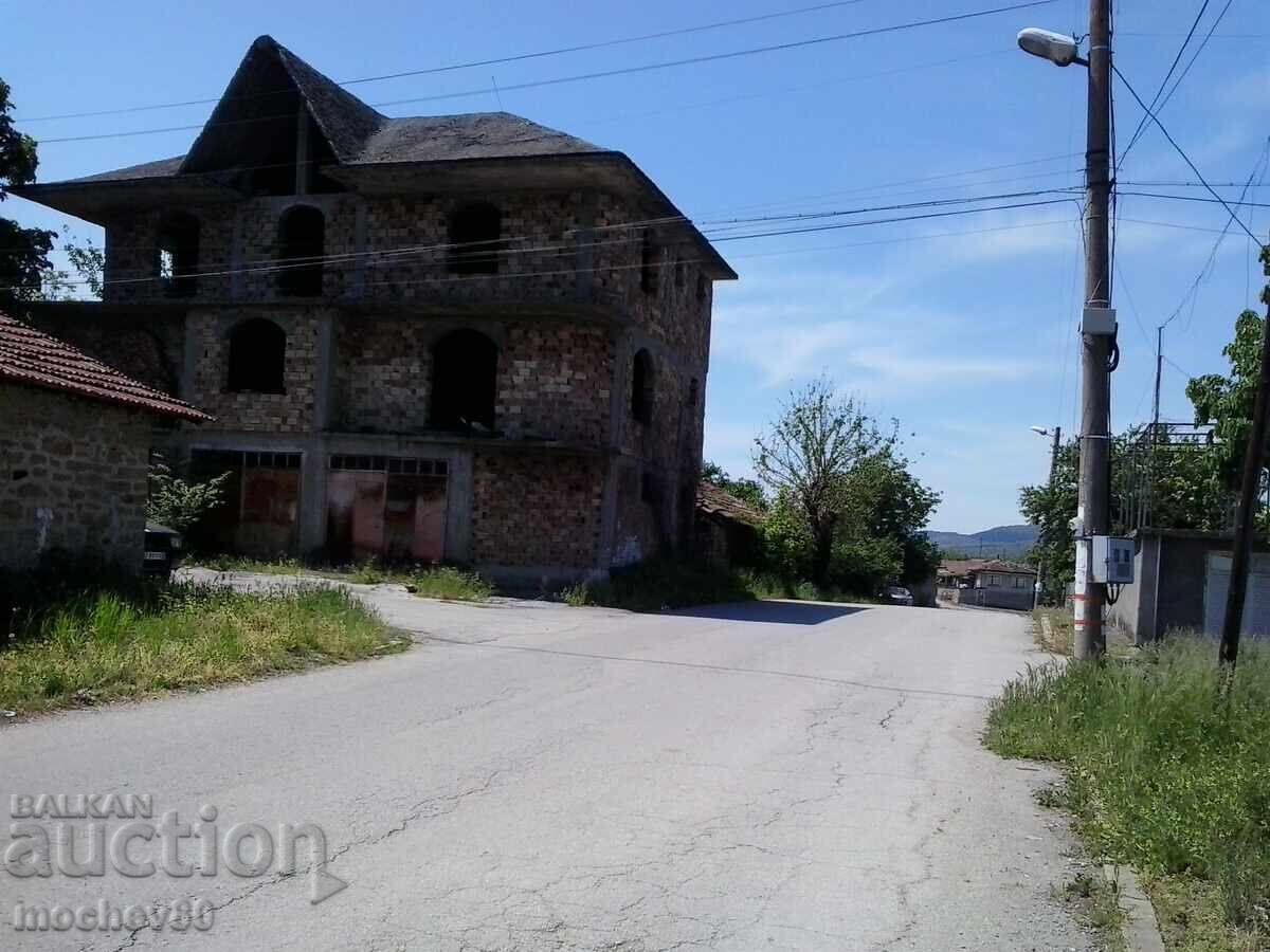 Πωλείται ημιτελής κατοικία στο χωριό Μερδάνια Πωλείται ημιτελής κατοικία στο χωριό Μερδάνια