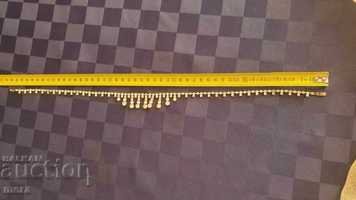 Licitație Colier vechi rafinat cu pietre albe