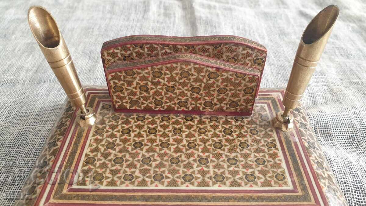 Licitație Set de birou din lemn exotic și alamă