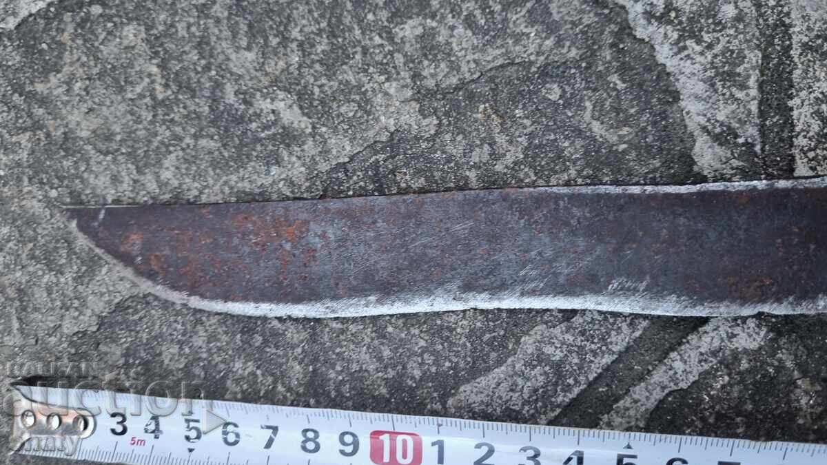 Παλιό σφυρήλατο μαχαίρι με τιμή € 55.00 | 107.57 BGN