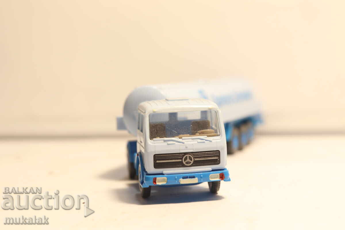 Licitație WIKING H0 1/87 MERCEDES CAMION CISTERNĂ MODEL MAȘINUȚĂ