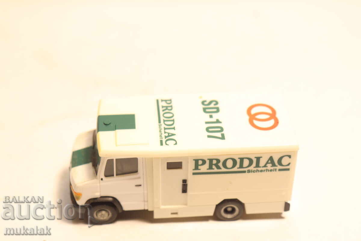 HERPA 1/87 H0 MERCEDES VARIO MODEL AUTO BLINDAT PENTRU TRANSPORT VALORI cu preț € 8.00 | 15.65 BGN