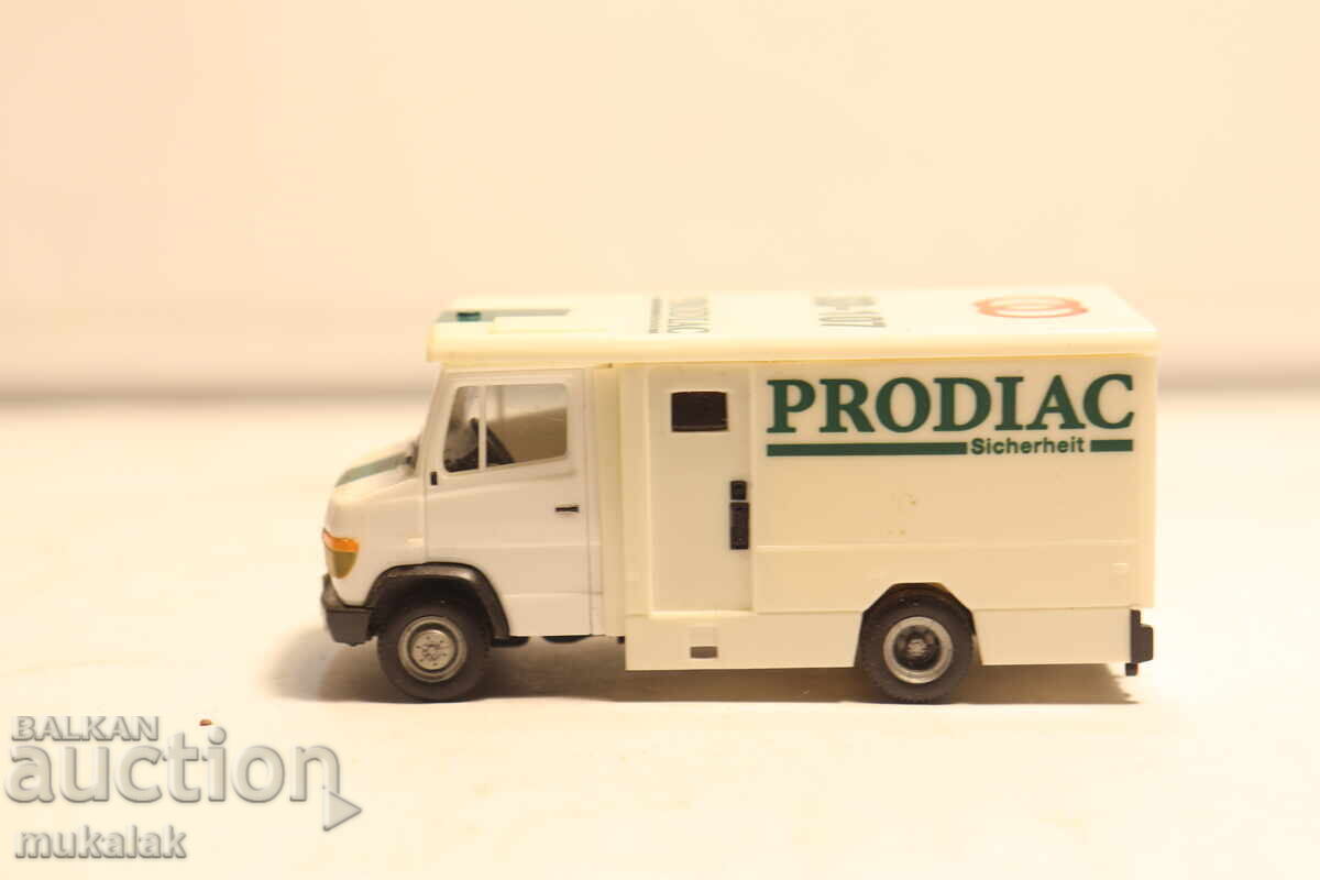 HERPA 1/87 H0 MERCEDES VARIO MODEL AUTO BLINDAT PENTRU TRANSPORT VALORI