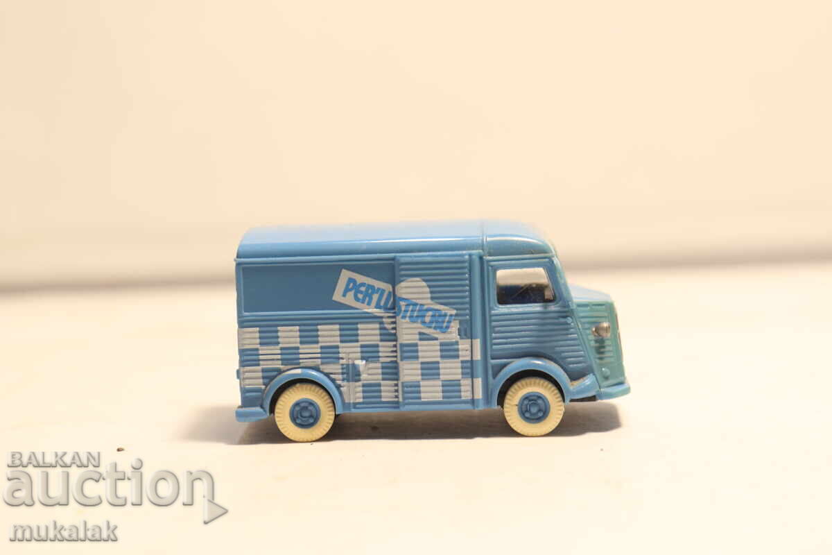 Delivery of PRALINE 1/87 H0 CITROEN CAR MODEL
