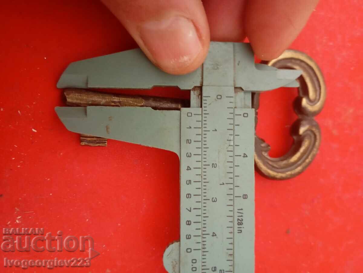 Cheie vintage pentru mobilă cu preț € 6.00 | 11.74 BGN Cheie vintage pentru mobilă cu preț € 6.00 | 11.74 BGN