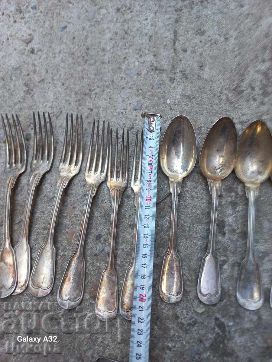 SET VECHI DE TACÂMURI ARGINTATE FURCULIȚE LINGURI cu preț € 60.00 | 117.35 BGN