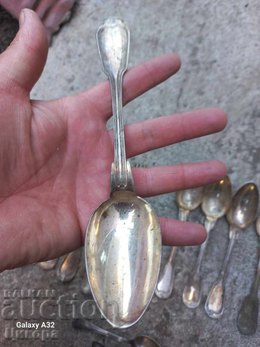 Licitație SET VECHI DE TACÂMURI ARGINTATE FURCULIȚE LINGURI