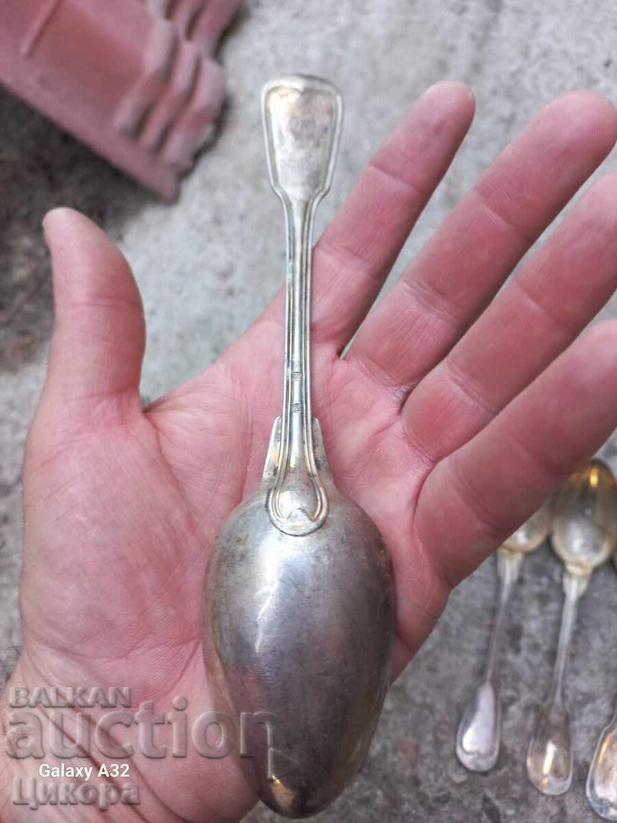Livrarea SET VECHI DE TACÂMURI ARGINTATE FURCULIȚE LINGURI