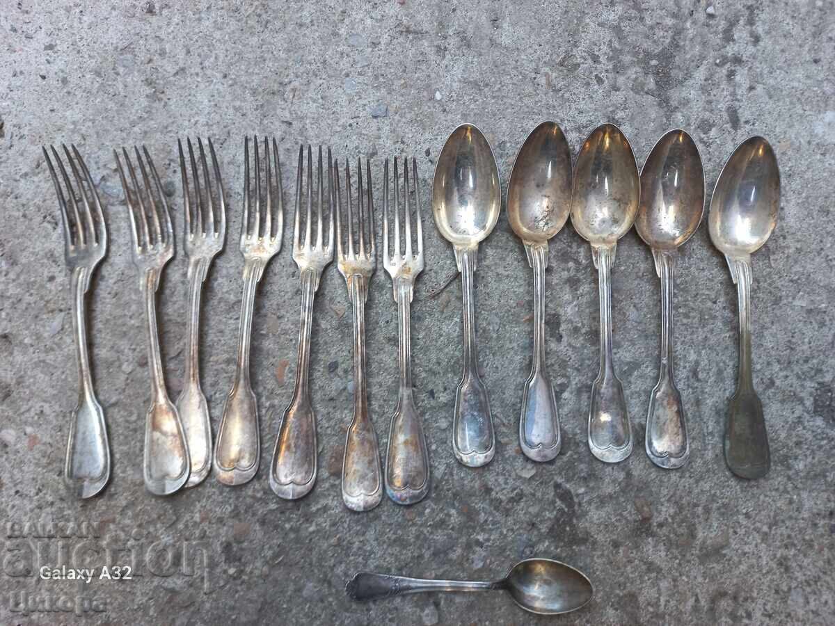 SET VECHI DE TACÂMURI ARGINTATE FURCULIȚE LINGURI
