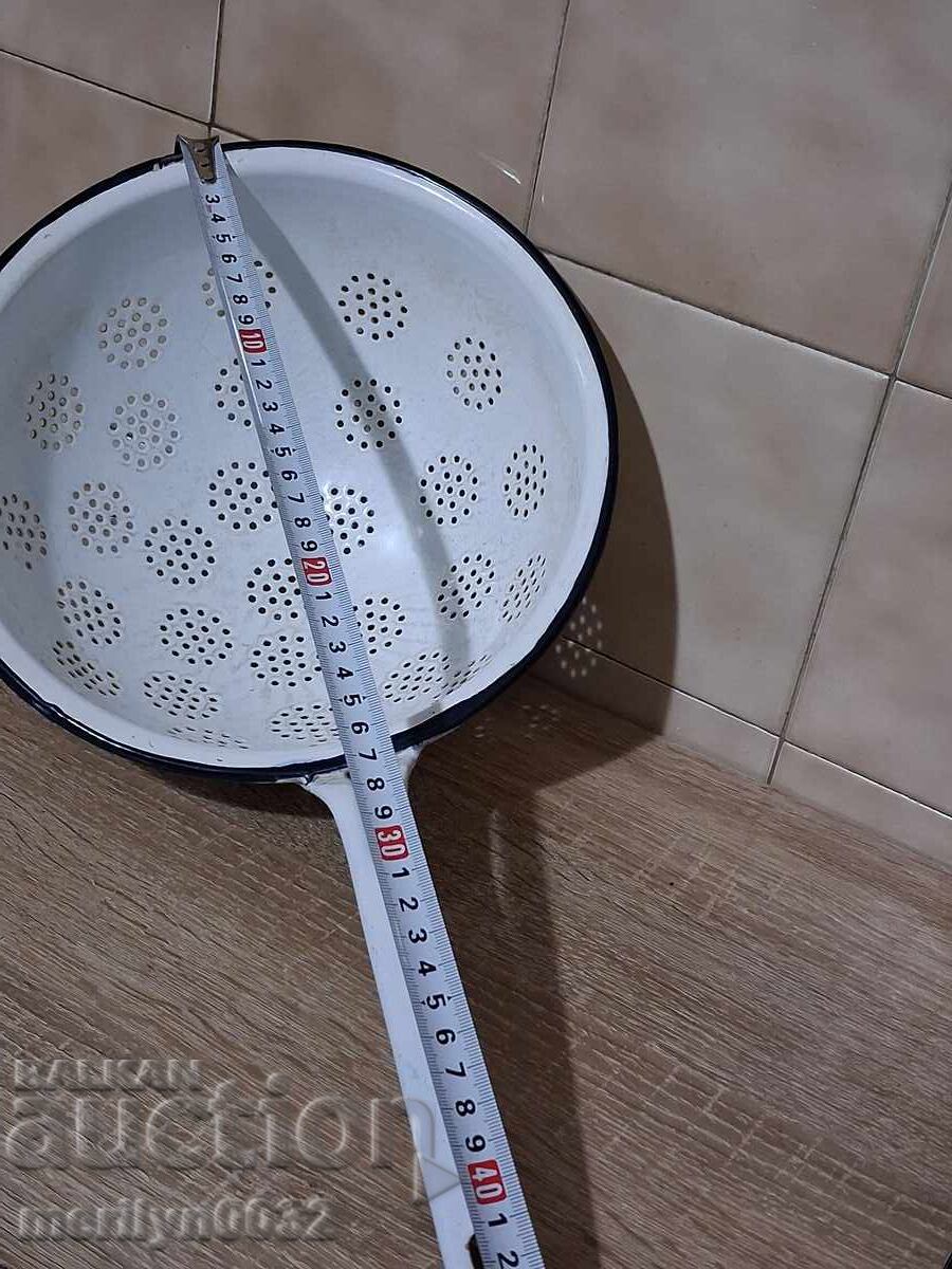 strecurătoare veche emailată, vas cu email timpuriu social NRB - 5