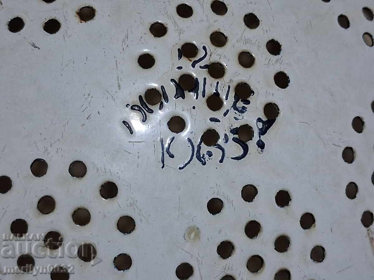 strecurătoare veche emailată, vas cu email timpuriu social NRB - 7