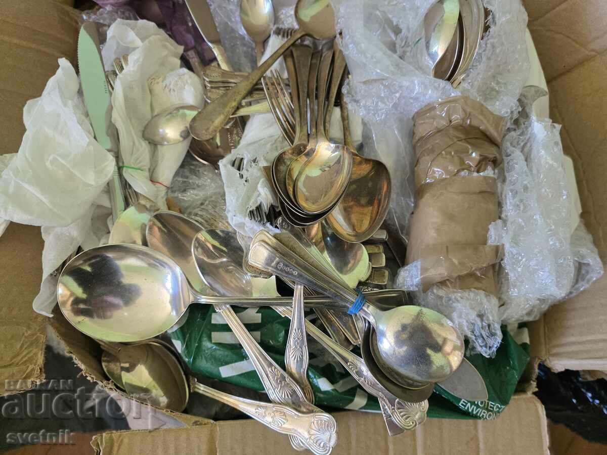 Veselă veche englezească argintată fără cuțite 1 kg cu preț € 60.00 | 117.35 BGN