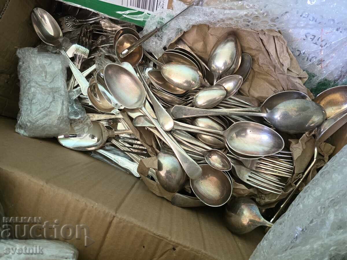Licitație Veselă veche englezească argintată fără cuțite 1 kg