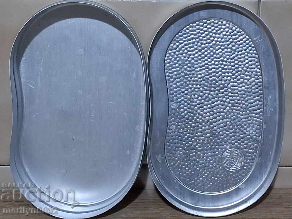 Auction  Vintage sandwich box