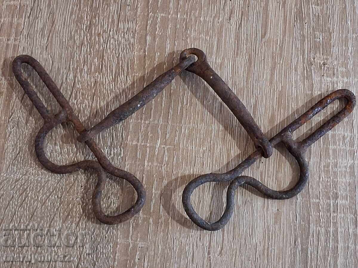 Δημοπρασία Παλιά σφυρήλατα χαλινάρια αλόγου από σφυρήλατο σίδερο