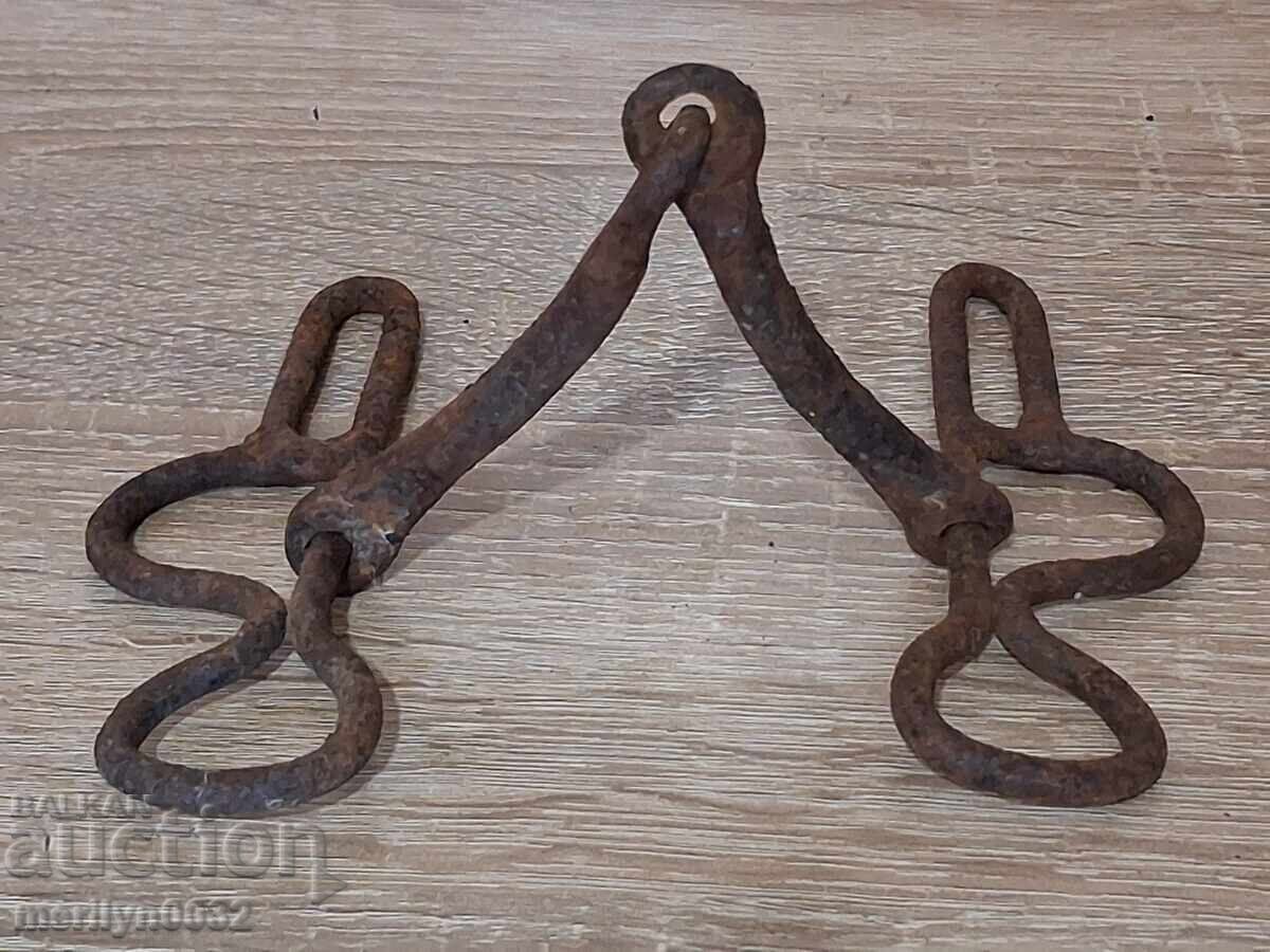 Παράδοση Παλιά σφυρήλατα χαλινάρια αλόγου από σφυρήλατο σίδερο