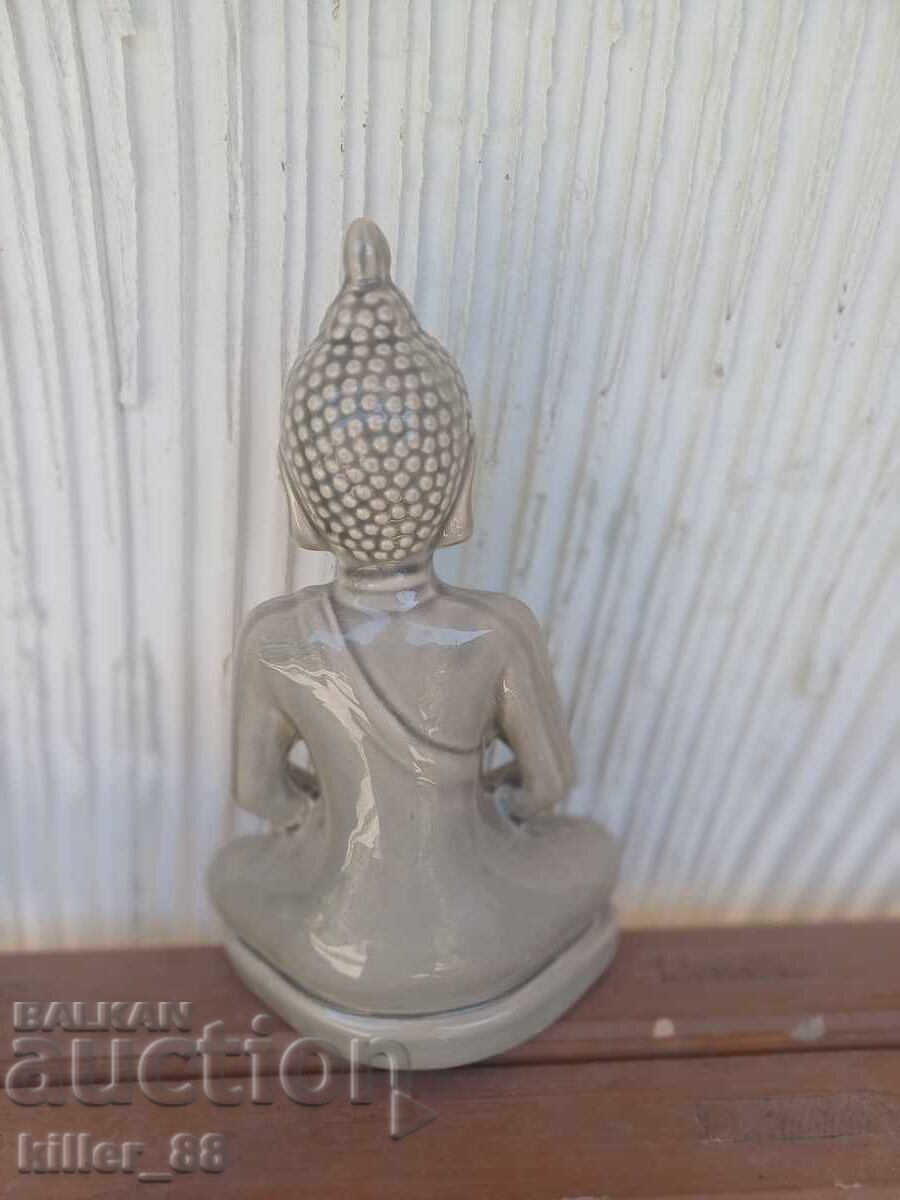 Buddha din porțelan cu efect de crăpare cu preț € 15.00 | 29.34 BGN