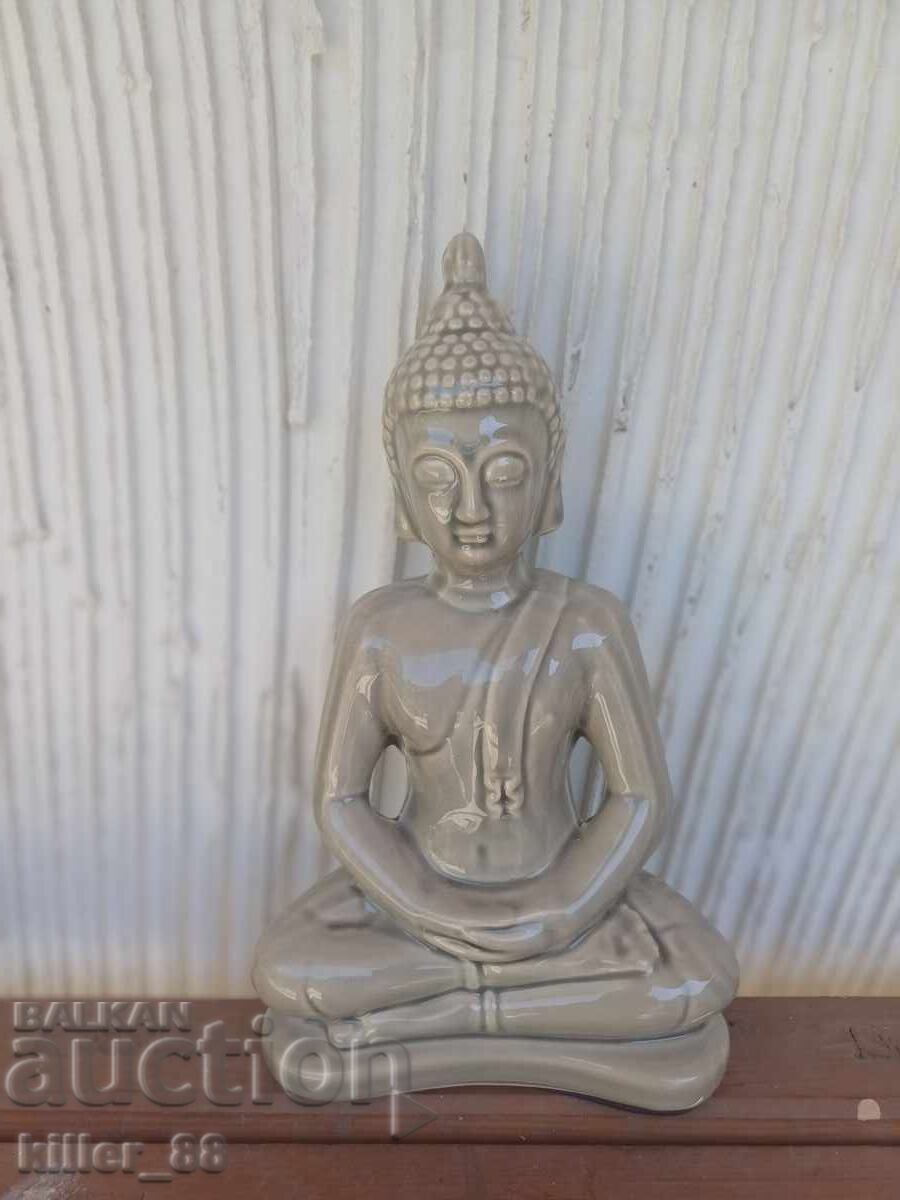 Buddha din porțelan cu efect de crăpare