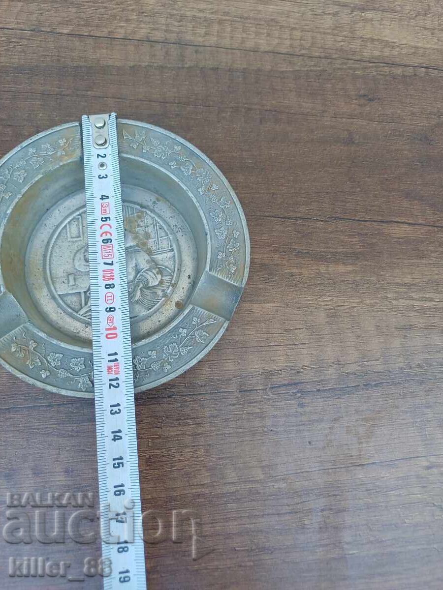 Σταχτοδοχείο με απεικόνιση με τιμή € 5.00 | 9.78 BGN