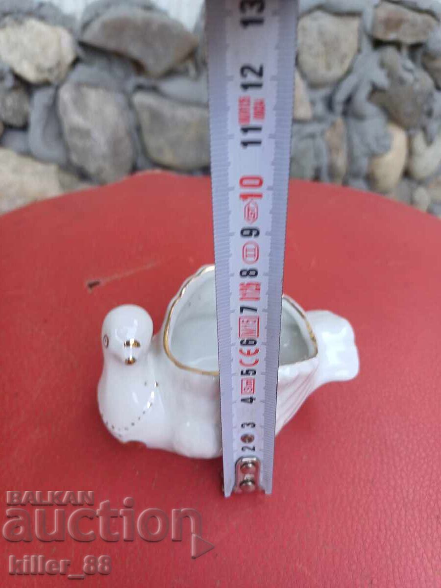 Delivery of Porcelain chicken