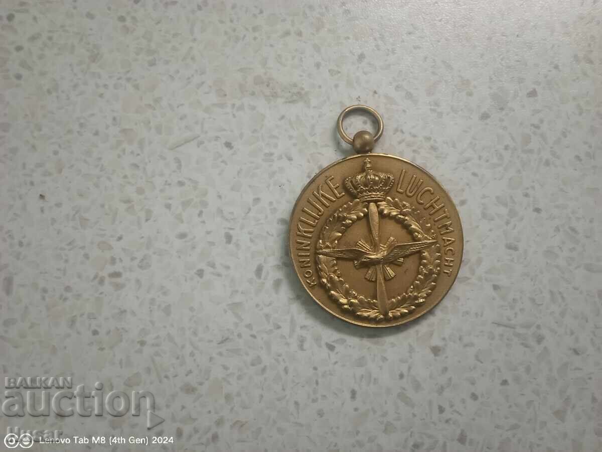 Medalie Forțele Aeriene Regale Olanda / Țările de Jos, vultur, elice cu preț € 19.99 | 39.10 BGN