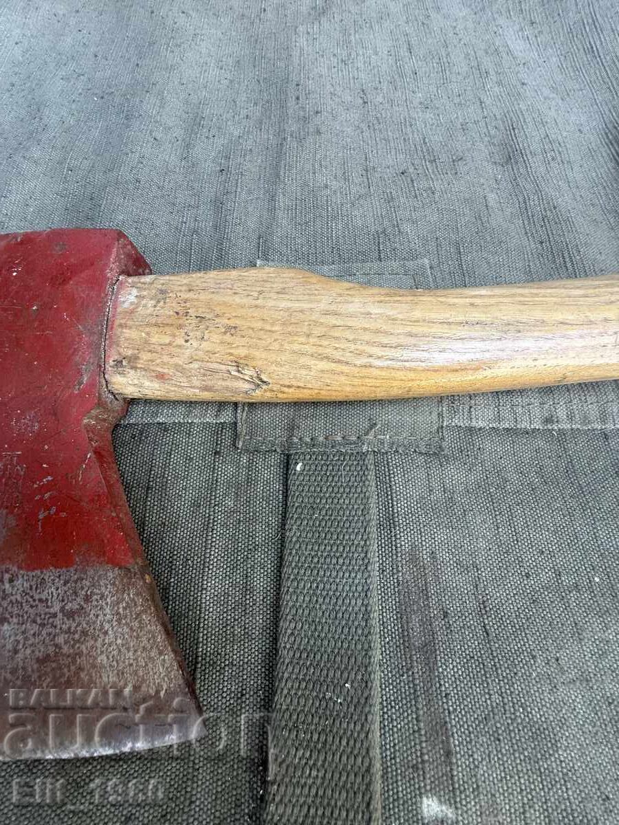 Delivery of German hatchet