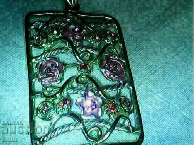 Auction  beautiful silver plated necklace with crystals