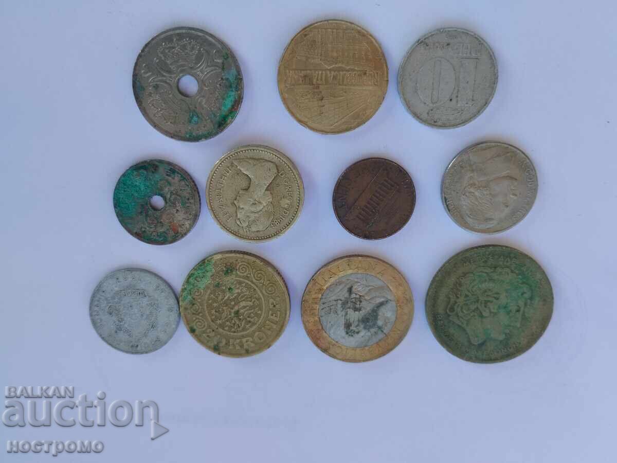 11 чужди монети с цена € 1.50 | 2.93 лв.