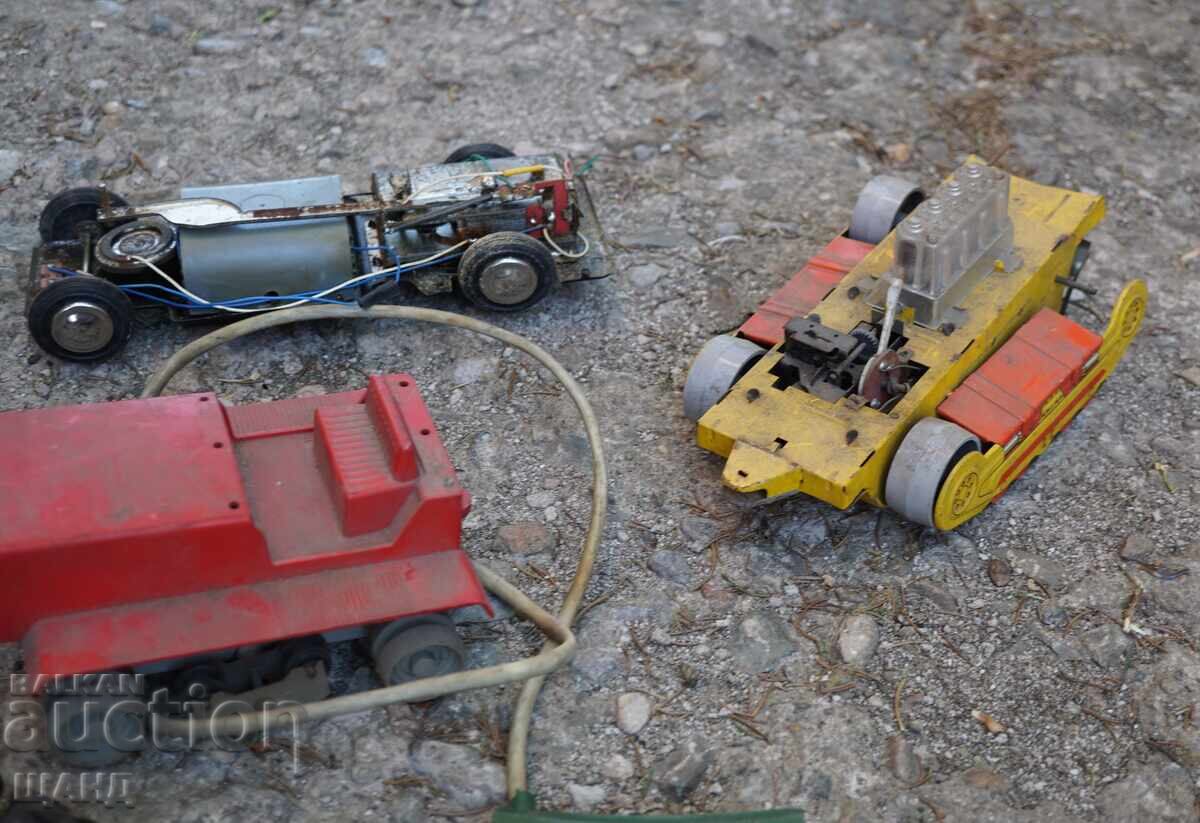 Аукцион Лот стари метални играчки за части ,автобус,трактори
