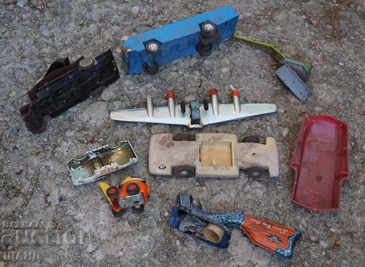 Лот стари метални играчки за части ,автобус,самолет,луноход - 5